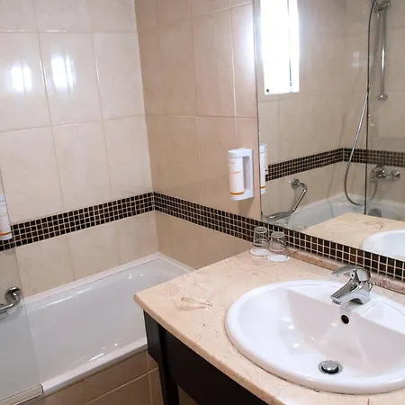 Azur Hotel 4*