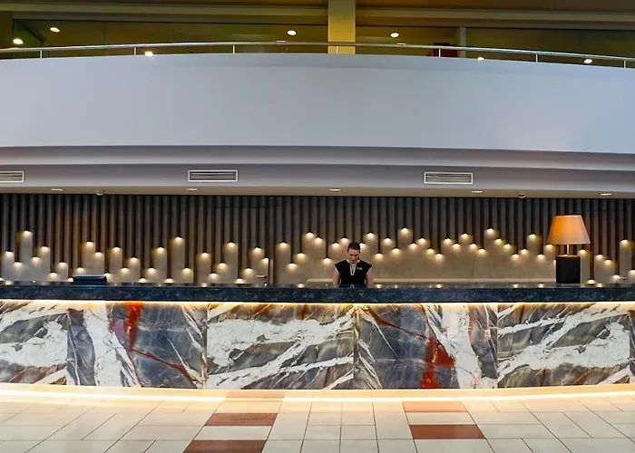 Azur Hotel 4*