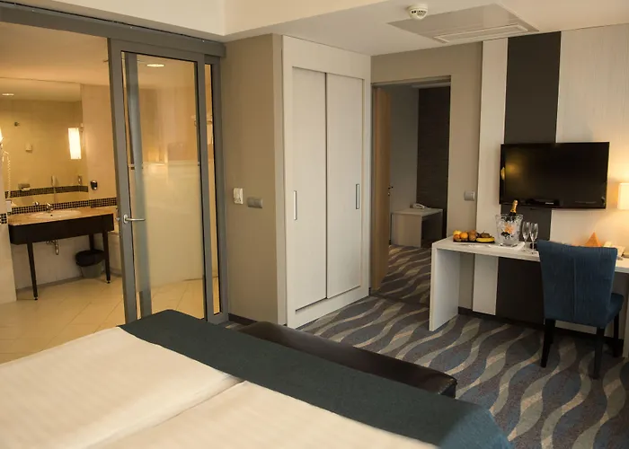 Azur Hotell 4*
